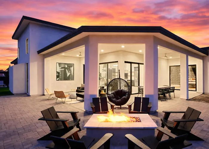 Sundown - 2 Homes W/ Private Pools - In Holiday home